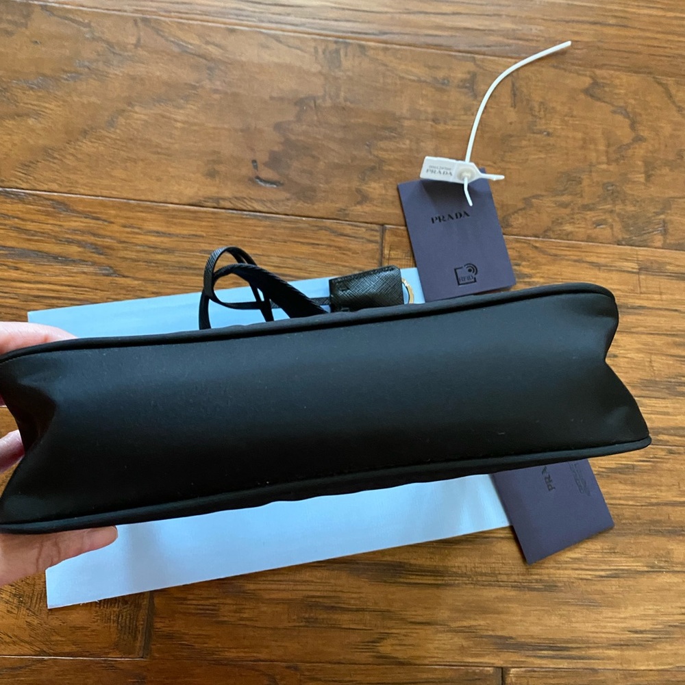 NWOT Prada Re-Edition 2000 Nylon Mini Bag - Picture 2 of 11